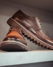 Sapato masculino em couro com sola tratorada