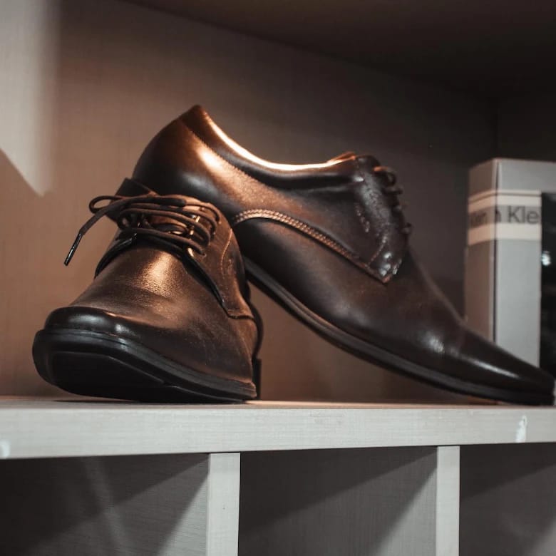 Sapatos sociais masculinos em couro marrom